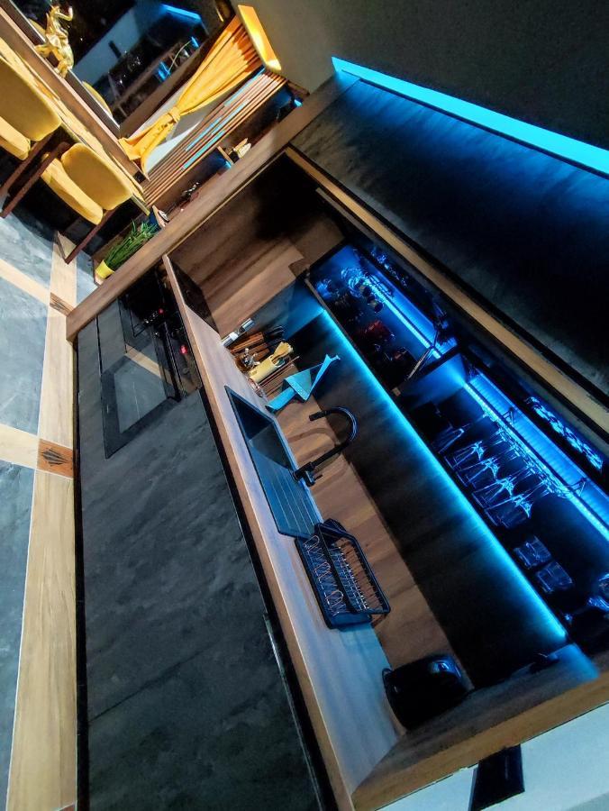 Smart Luxury Penthouse Suites - Private Sauna, Hot-Tub, Home Cinema At The Best Location In Skopje Exterior foto