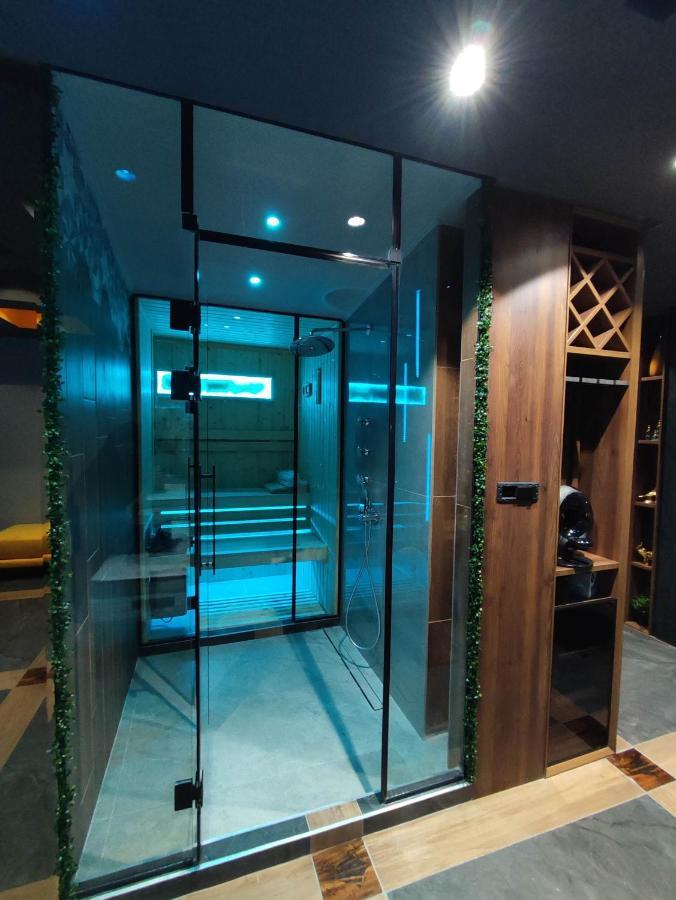 Smart Luxury Penthouse Suites - Private Sauna, Hot-Tub, Home Cinema At The Best Location In Skopje Exterior foto