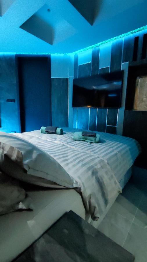 Smart Luxury Penthouse Suites - Private Sauna, Hot-Tub, Home Cinema At The Best Location In Skopje Exterior foto