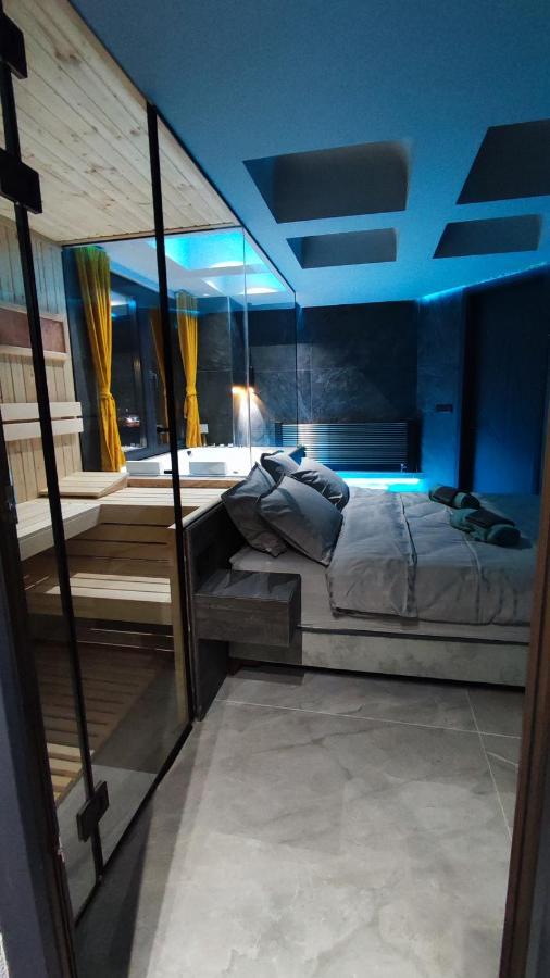 Smart Luxury Penthouse Suites - Private Sauna, Hot-Tub, Home Cinema At The Best Location In Skopje Exterior foto