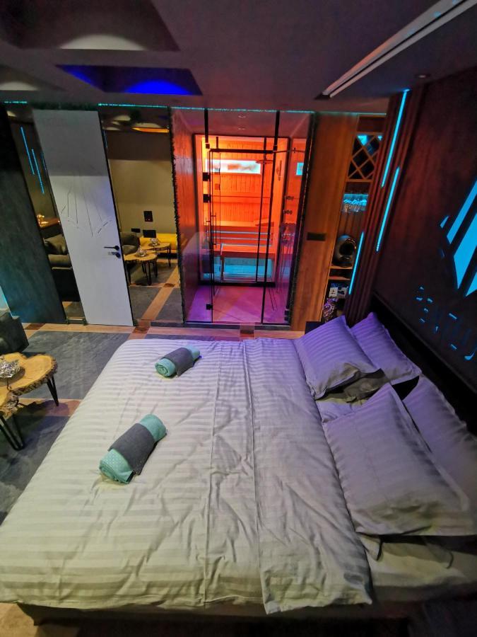 Smart Luxury Penthouse Suites - Private Sauna, Hot-Tub, Home Cinema At The Best Location In Skopje Exterior foto