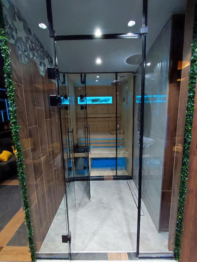 Smart Luxury Penthouse Suites - Private Sauna, Hot-Tub, Home Cinema At The Best Location In Skopje Exterior foto