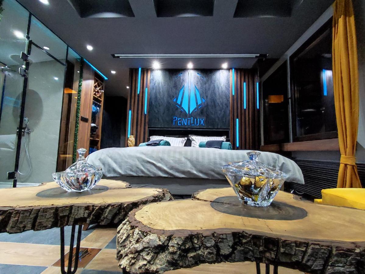 Smart Luxury Penthouse Suites - Private Sauna, Hot-Tub, Home Cinema At The Best Location In Skopje Exterior foto