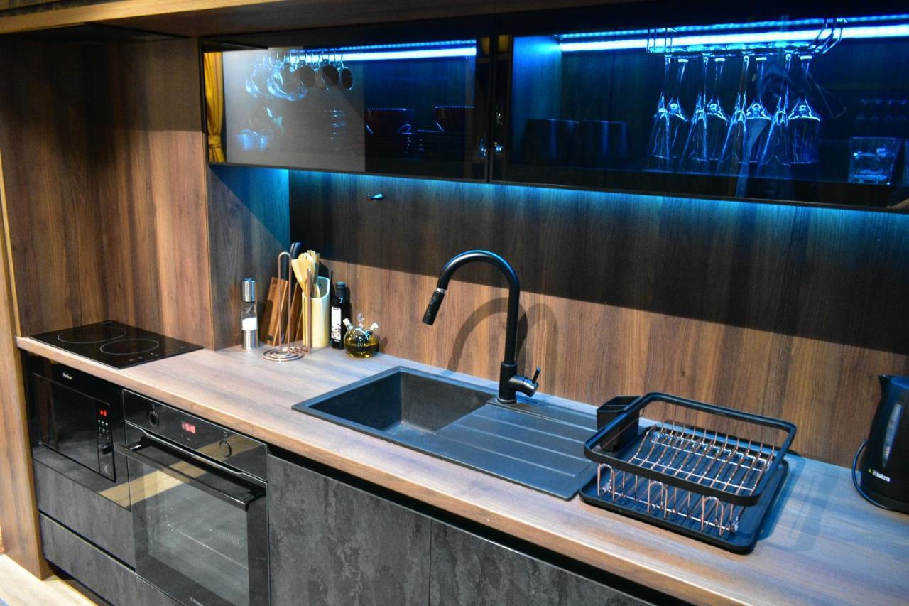 Smart Luxury Penthouse Suites - Private Sauna, Hot-Tub, Home Cinema At The Best Location In Skopje Exterior foto