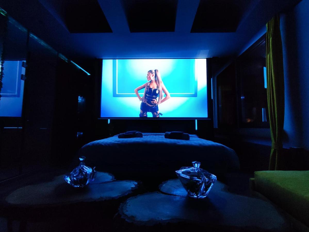 Smart Luxury Penthouse Suites - Private Sauna, Hot-Tub, Home Cinema At The Best Location In Skopje Exterior foto