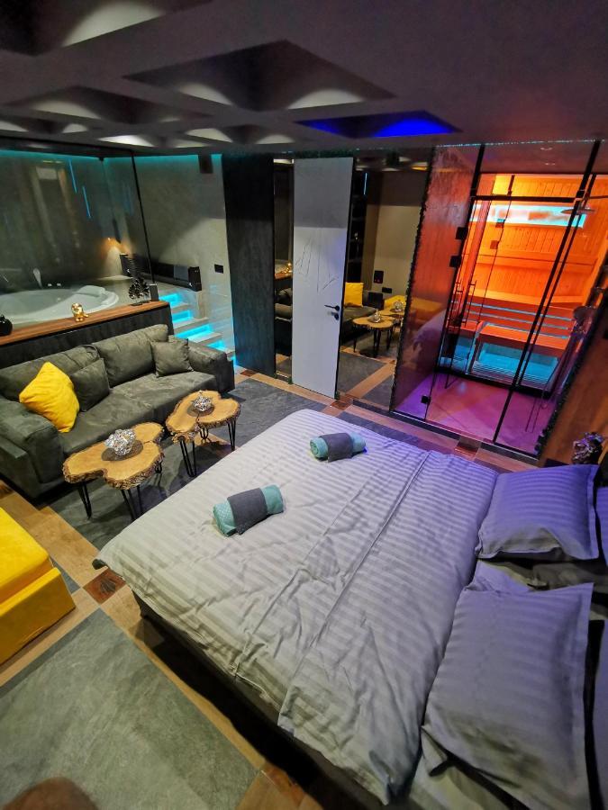 Smart Luxury Penthouse Suites - Private Sauna, Hot-Tub, Home Cinema At The Best Location In Skopje Exterior foto