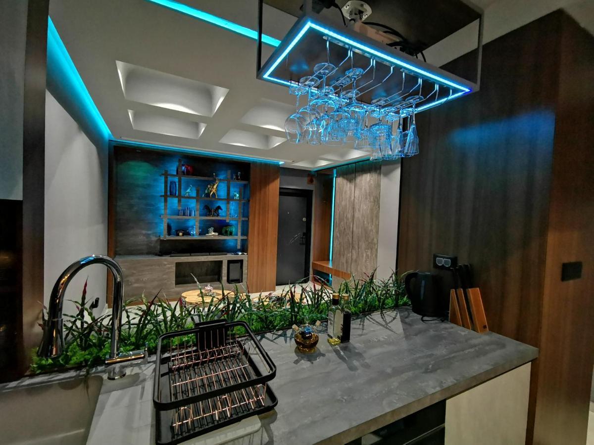 Smart Luxury Penthouse Suites - Private Sauna, Hot-Tub, Home Cinema At The Best Location In Skopje Exterior foto