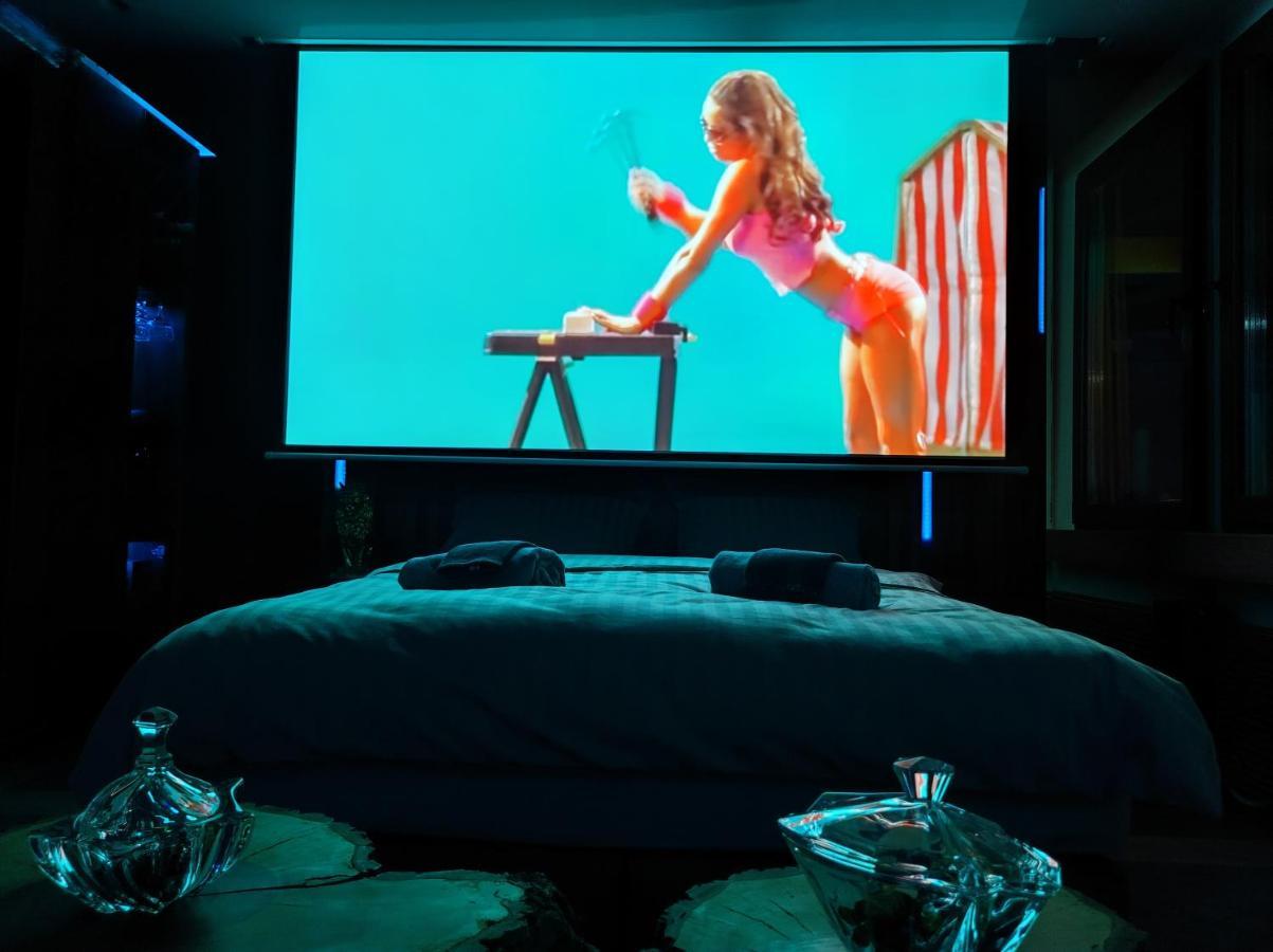 Smart Luxury Penthouse Suites - Private Sauna, Hot-Tub, Home Cinema At The Best Location In Skopje Exterior foto