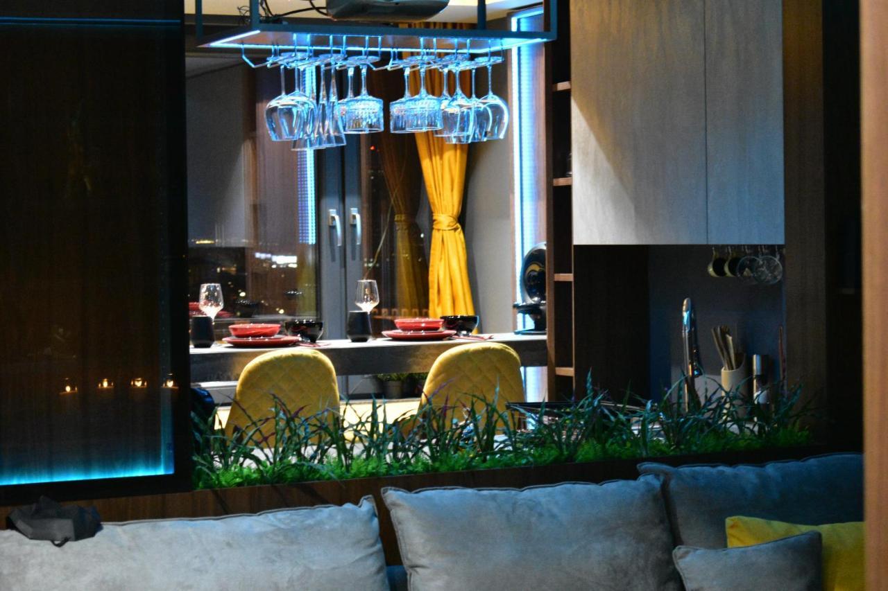 Smart Luxury Penthouse Suites - Private Sauna, Hot-Tub, Home Cinema At The Best Location In Skopje Exterior foto