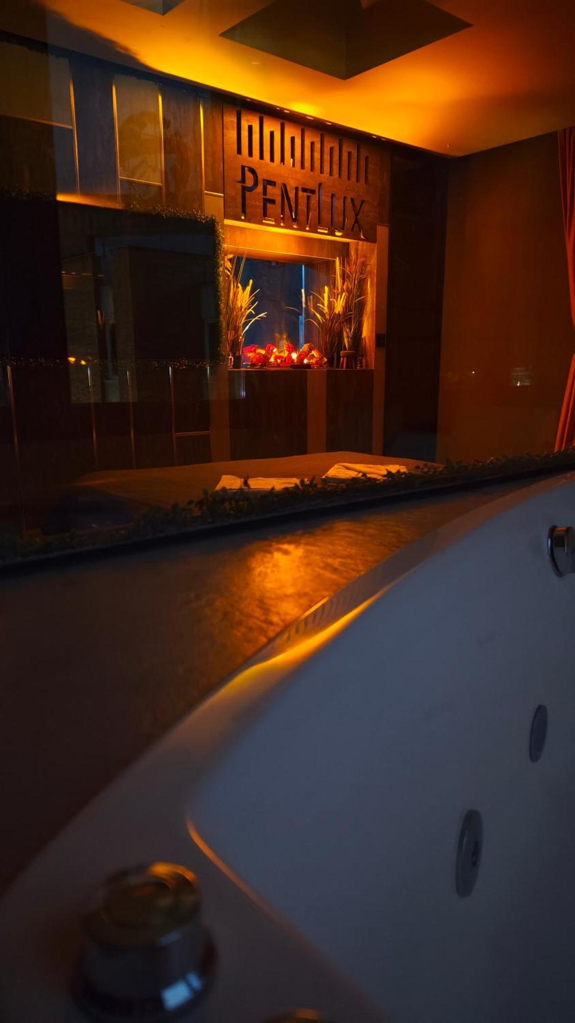 Smart Luxury Penthouse Suites - Private Sauna, Hot-Tub, Home Cinema At The Best Location In Skopje Exterior foto
