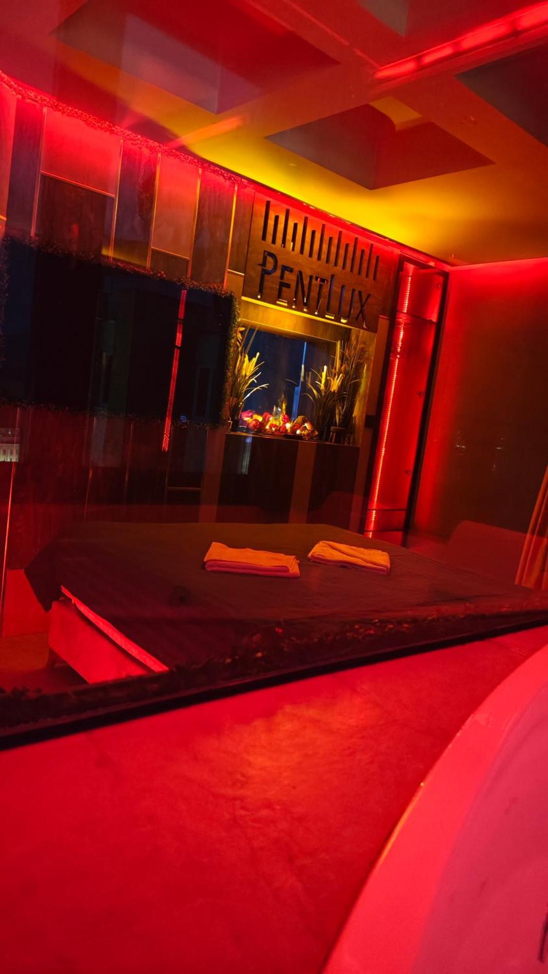 Smart Luxury Penthouse Suites - Private Sauna, Hot-Tub, Home Cinema At The Best Location In Skopje Exterior foto